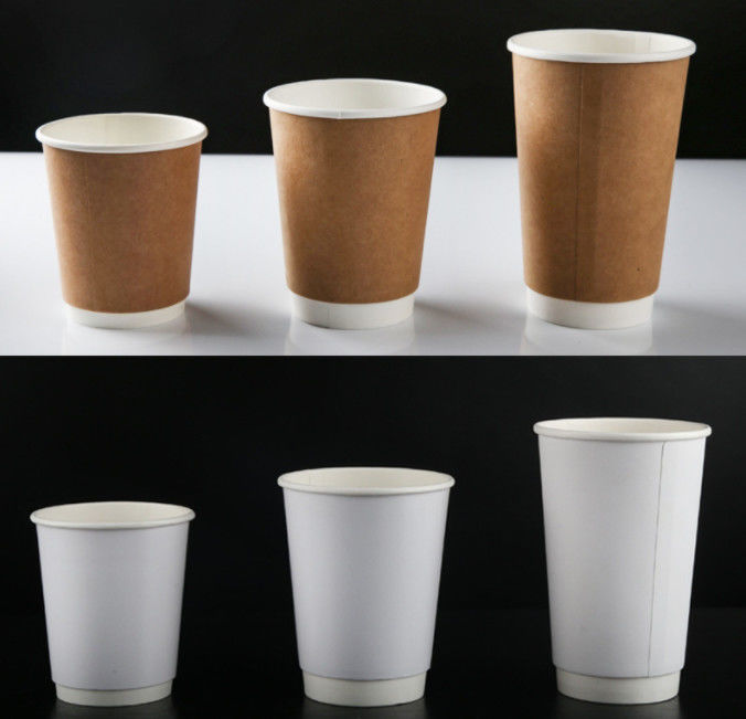 使い捨て可能な紙コップのテイクアウェイのパッキングの習慣はペーパー コーヒー カップを印刷した